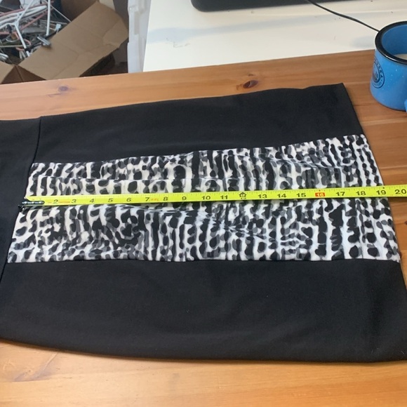 Calvin Klein office dress with stretch, back zipper, pop of colour - Picture 9 of 9